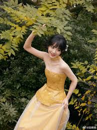 田曦薇用实力诠释什么叫可盐可甜，明明是甜妹，一到颁奖礼就变样-腾讯新闻