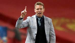 El joven míster del que todos hablan está revolucionando la bundesliga. Rb Leipzig Julian Nagelsmann Von Outfit Frage Genervt Ich Bin Fussballtrainer Kein Model