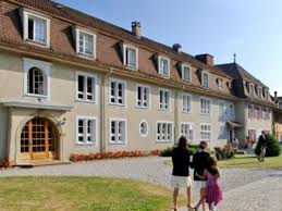 Top 10 Most Expensive Boarding Schools In The World Interesting Facts About Schools Boarding School Residential Schools Facts About School