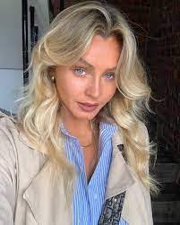 Nikki Hook's Instagram, Twitter & Facebook