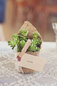Bomboniere matrimonio torta con confetti e calamite eleganti piantine in offerta a prezzi scontati! Matrimonio Shabby Chic Attenzione Ai Segnaposti Arredamento Provenzale