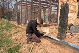 So Hilft Ein Schneckenzaun Im Beet Und Garten In 2020 Schneckenzaun Schnecken Im Garten Gartenpools