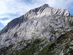Über eine steile einstiegswand (b) kraxeln wir über trittstifte und trittbügel zügig hinauf. Alpspitze Wikipedia