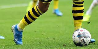 2018 topps chrome uefa champions league jadon sancho dortmund rookie rc psa 10. Borussia Dortmund Jadon Sancho Trifft In Schalker Schuhen Express De
