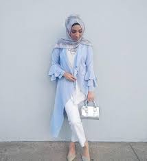 A man ruins his relationship with a woman by leaving her and not coming back to her in time. 10 Inspirasi Warna Jilbab Yang Cocok Untuk Baju Warna Biru