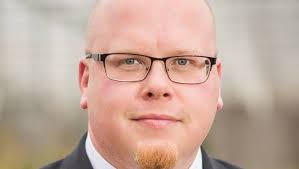 Smith becomes first Democrat to announce challenge to Kelly