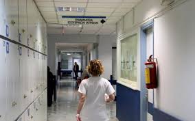 «θελει να διχασει το λαο για να κρυψει την εγκληματικη της πολιτικη» Anastolh Adeiwn Ergazomenwn Se Dhmosies Domes Ygeias Apo 1 9 Typosthes