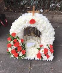 Delivering beautiful fresh flowers from source to your vase. 11 Funeral Flowers Ideas Sympathy Bouquets Funeral Flowers Casket Sprays