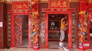 Pada umumnya hok berjumlah 8 jam per hari yang telah dihitung dengan jam istirahat selama 1 jam di dalamnya. Foto Klenteng Hok Lay Kiong Bersolek Jelang Perayaan Imlek Foto 2