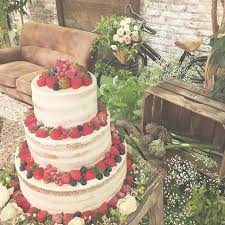 next advnture 定番になってきたケーキフォト ナチュラルウェディングには 不動の人気 ネイキッドケーキ 2段と3段でもだいぶ雰囲気が変わりますね うしろの自転車がかわいい trunkbyshotogallery weddingp wedding cakes cake wedding