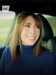 Does unman yn debyg i gartref 🫶 Alex ac Aled sy’n dychwelyd adref i  Rydaman i drafod eu plentyndod yn ystod Streic y Glowyr yn yr 80’au. Welsh  actor, Aled Pugh reflects