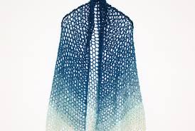 255 m auf der nadel, über alle m noch 4 cm im bündchenmuster str, dann die m abketten. Gehakeltes Dreieckstuch Im Lochmuster Stricken Und Hakeln