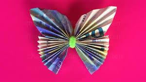 Es gibt viele möglichkeiten geldscheine kreativ zu falten. Geldscheine Falten Schmetterling Einfachen Schmetterling Aus Geld Falten Zur Hochzeit Youtube