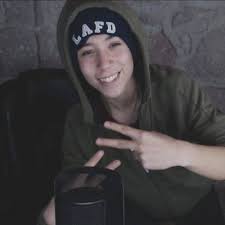 His commentary on already funny contents makes his videos an absolute fun to quackity is a mexican youtuber who is best known for uploading commentary and reaction videos on funny tiktok compilation and other funny. Quackity Bio Affair Single Net Worth Ethnicity Age Nationality Height Youtuber Steamer