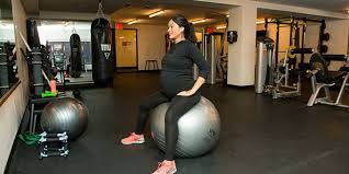 Hip Pain During Pregnancy 8 Hip Stretches For Relief Motherly