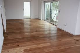 01 069 Wildeiche Parkett Eiche Braun Rustikal Aste Brauner Boden Holzboden Fussboden Landhausdiele Wohnen Parkett Landhausdiele Parkett Parkett Eiche