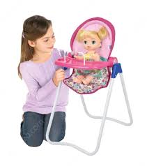 Kursi makan bayi ketika bayi anda sudah diberi makan, untuk memudahkan anda dalam menyuapi makan, anda bisa menggunakan kursi mkan bayi. Perbedaan Dua Jenis Kursi Makan Bayi High Chair Dan Booster Seat Blog Ruparupa