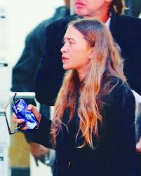 Changing the world one step at a time. Mary Kate Olsen S Phone Background Is Shockingly Average