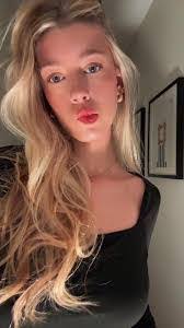 Eva Randle's Instagram, Twitter & Facebook