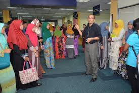 Firstly, multimedia is used as a common source of reference. Smk Sultan Yahya Petra 1 Mengadakan Lawatan Ke Ptar Perpustakaan Uitm