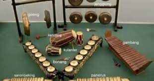 Javanese Gamelan Java Javanese Gamelan Is A Musical Ensemble That Usually Highlight Metallophone Xylophone Drums And Gongs Mus Seni Musik Indonesia Musik