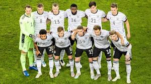 Für einen sieg erhalten die teams drei punkte, für ein. Fifa Weltrangliste Top Ten Fur Dfb Team Weiterhin Ausser Reichweite Sportbuzzer De