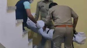 होटल के कमरा नंबर 204 में टीचर ...