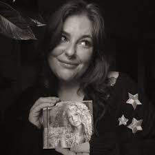 Allie Holliday's Instagram, Twitter & Facebook