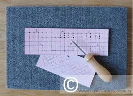 Prickeln Pricken Ausstechen Mit Prickelnadel Filzunterlage Und Papier Spielgabe 11 Basteln Prickeln Basteln Weihnachten