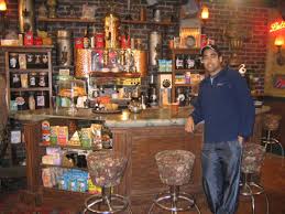 On the tv show, the central perk was the titular friends' local coffee shop, and owner du xin, who describes the show as his religion, has slavishly recreated every aspect of its bohemian style. Pin On Interery Iz Filmov I Serialov