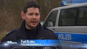 Nachdem die ermittlungen gegen ihn ohne ergebnis abgeschlossen werden, bleibt sie in rostock und arbeitet dort als profilerin für die mordkommission und damit häufig mit bukows abteilung zusammen. Auf Streife Schauspieler Auf Streife Schauspieler Woodenbild 4 089 Likes 232 Talking About This Dionnebellen