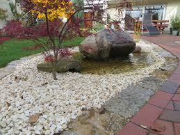 Bei unserer großen auswahl an springbrunnen, wasserspielen und wassertechnik finden sie inspiration, wie sie garten und terrasse mit wasserelementen gestalten können. Wasser Im Garten G Stein Garten Und Landschaftsbau