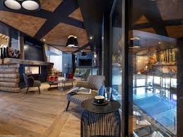 Une Residence Au Luxe Discret Les Pieds Dans La Neige En 2020 Maison D Hotes Construction Neuve Gite