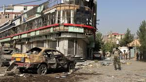 I saw people on the roof security guards and one woman climbed down from a second storey balcony after she had stood screaming and shouting for about five minutes for someone to come help her. Afghanistan Cronaca Di Un Disastro Annunciato