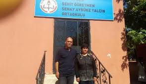 Bahri savcı kütüphanesi ve salim savcı'yı ziyaret etti. Sehit Aybuke Ogretmenin Adi Memleketinde Bir Okula Verildi