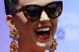 Katy Perry tells Melbourne schoolgirls 'don't waste too much time thinking  about boys'