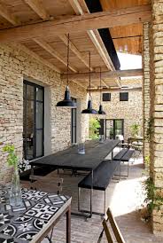 Une Salle A Manger D Ete Convivale Maison En Pierre Deco Terrasse Maison