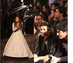 Kartik Aaryan And Sara Ali Khan At The Pataudi Palace Bollywood Celebrities Sara Ali Khan Bollywood Couples