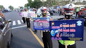 Sedangkan untuk sebelum dan sesudah tanggal itu, pemerintah mengimbau masyarakat untuk tidak berpergian ke luar kota kecuali untuk keperluan mendesak. Feimt4auite7fm