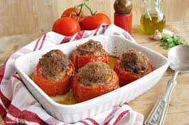 Esistono diverse ricette relative ai pomodori ripieni: Pomodori Ripieni Di Carne Ricetta Umbra 2 Amiche In Cucina