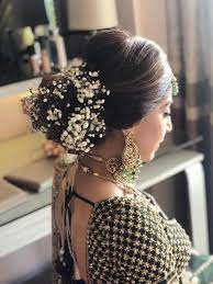 Pretty Bridal Bun With Baby Breath Flowers For An Indian Wedding See More On Wedmegood Com Bridal Hair Buns Wedding Bun Hairstyles Indian Bridal Hairstyles
