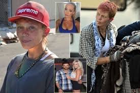 Ville, feste, auto di lusso, soldi a palate. Baywatch Star Jeremy Jackson S Homeless Ex Loni Willison Reveals Missing Teeth As Stranger Gives Her Food On La Streets Women S World Today