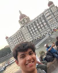 me n mumbai (uncle selfie pose) i made a vlog n all but editing it will  take me decades literally