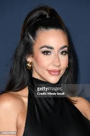 Courtney Shields's Instagram, Twitter & Facebook