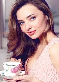 Miranda Kerr Weiss Um Die Wohltuende Und Heilende Wirkung Von Tees Pfefferminztee Akne Pfefferminze