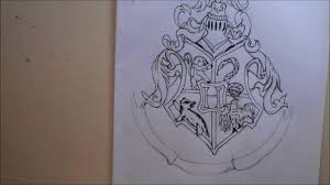 Disegni da colorare harry potter 58 cerca questo pin e molto altro su harry potter theme di lucreziaaug. Provo A Disegnare Lo Stemma Di Hogwarts Youtube