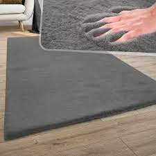 Legst du das fellimitat auf dein sofa, wärmt es dich von unten. Teppich Wohnzimmer Kunstfell Plusch Hochflor Shaggy Super Soft Waschbar In Dunkelgrau Kaufen Bei Diva Teppich Center