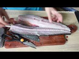 Tulang ikan dihaluskan sampai menjadi bubuk. Cara Memfillet Ikan Tutorial Fillet Ikan Tenggiri Tanpa Edit Youtube