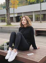 During the winter, short hair works better when you're rocking chunky turtlenecks and trying to avoid accidentally catching rogue long strands in your jacket zipper. Inspiration Album Post College Streetwear Ulzzang Fashion Fashion Korean Fashion Trends