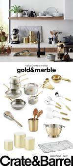 Gold Looks Glam In The Kitchen Paired Up With Cool White Marble Deco Petit Appartement Living Room Scandinavian Idee Cuisine